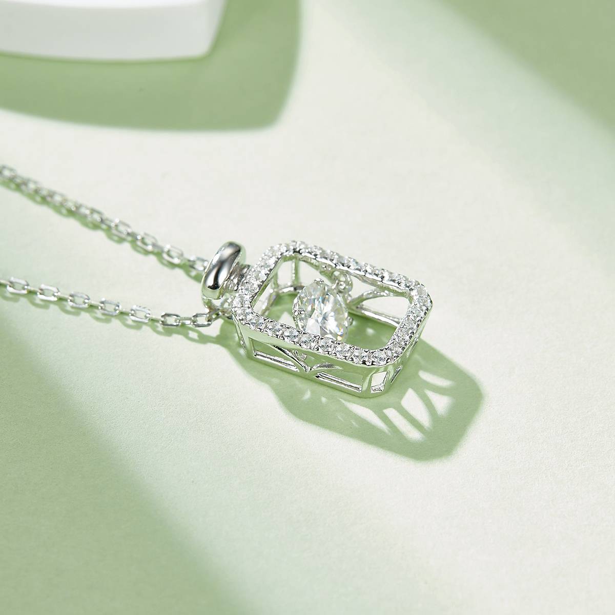 Smart perfume bottle S925 silver plated white gold Moissanite necklace 50 points Level D